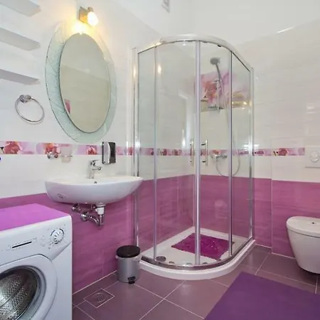 Radiant Orchid Poreč