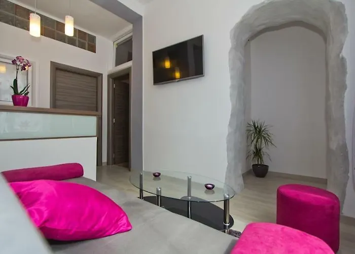 Apartman Radiant Orchid *